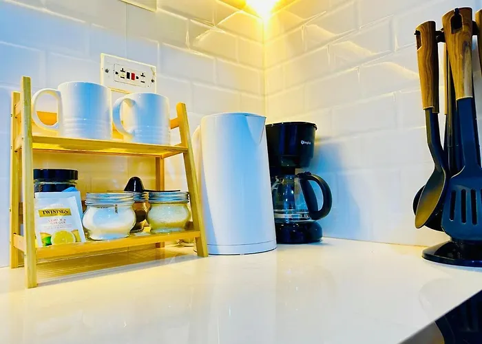 Apartamento Unwind Oasis Two Bedroom Free Pool Access Manila