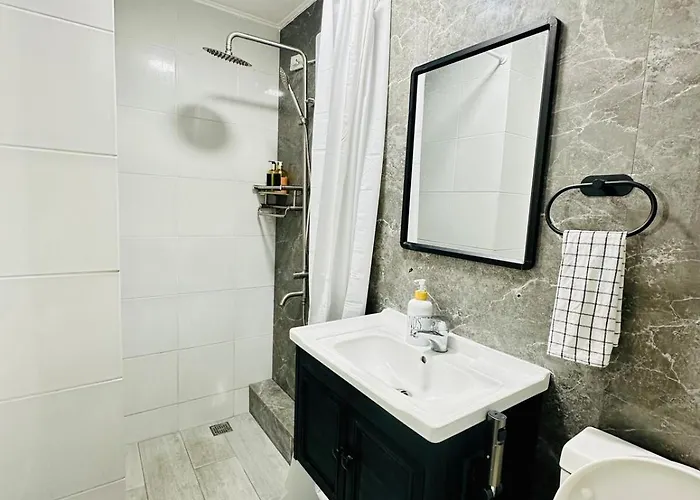 Unwind Oasis Two Bedroom Free Pool Access * Manila
