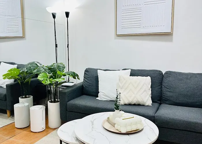 Unwind Oasis Two Bedroom Free Pool Access Manila